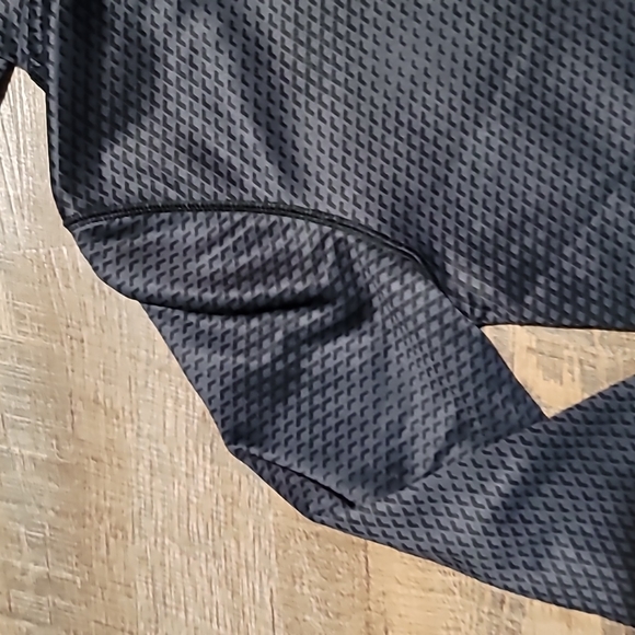 Like new Under Armor storm hoodie sweatshirt metallic gray/ black size Y MED - Picture 14 of 16